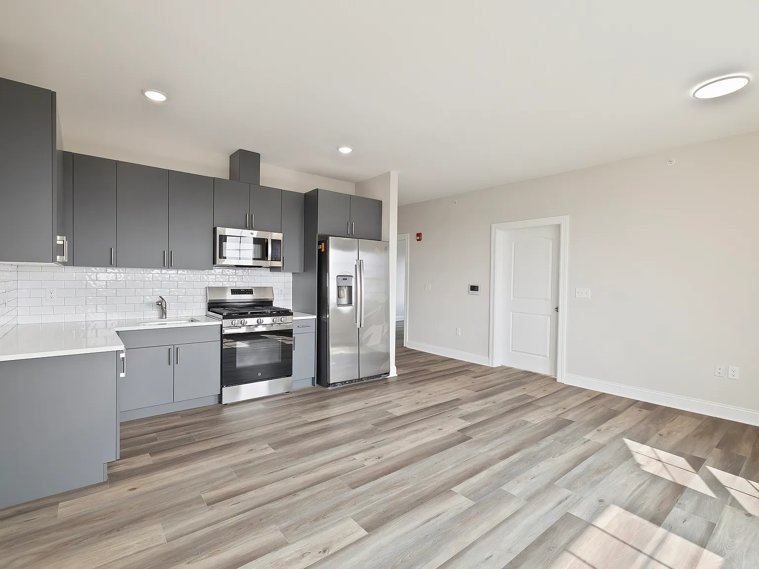 2 bed, 900 sqft, $2,495 — Photo 2