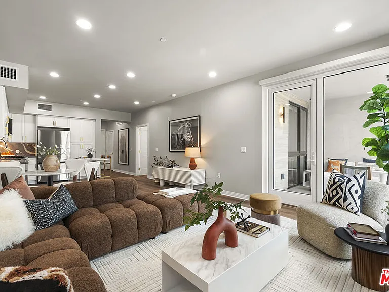 7428 Santa Monica Blvd #202 — Photo 14