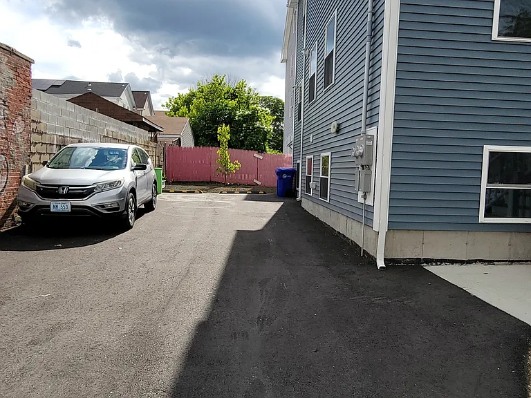 31 Hamilton St — Photo 47