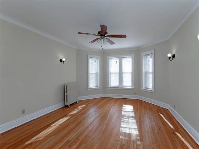 1st image of 4435.5 N Greenview Ave