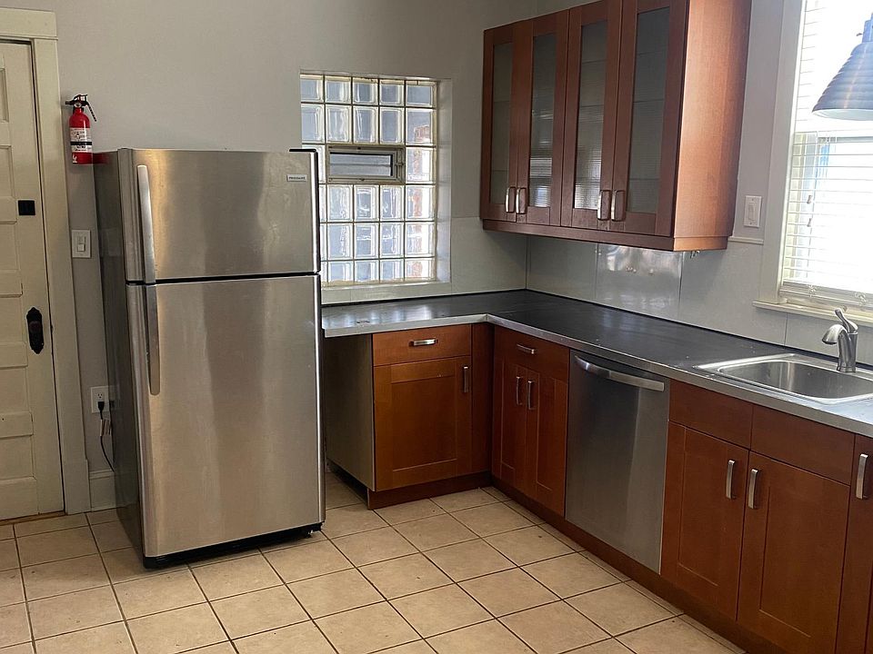1st image of 3235 N Monticello Ave #2