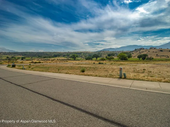 24 Hogan Cir, Parachute, CO 81635