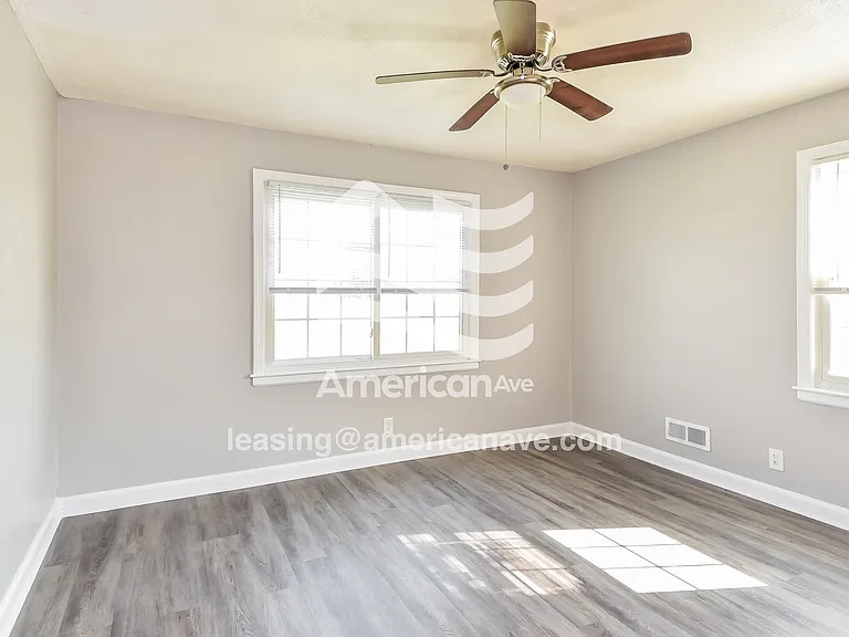 1587_008_wm_-_main_bedroom_12984369.jpg