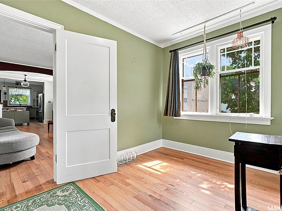 4th image of 902 4th Avenue N