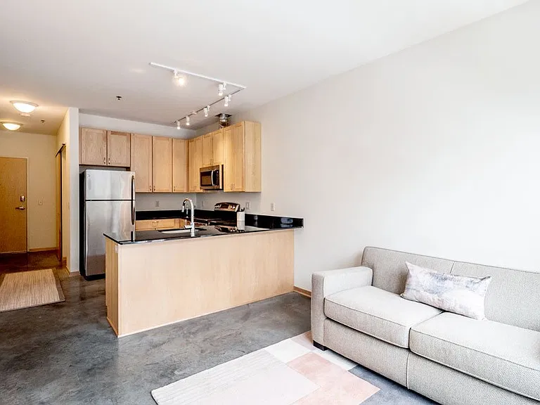 7west — Photo 3