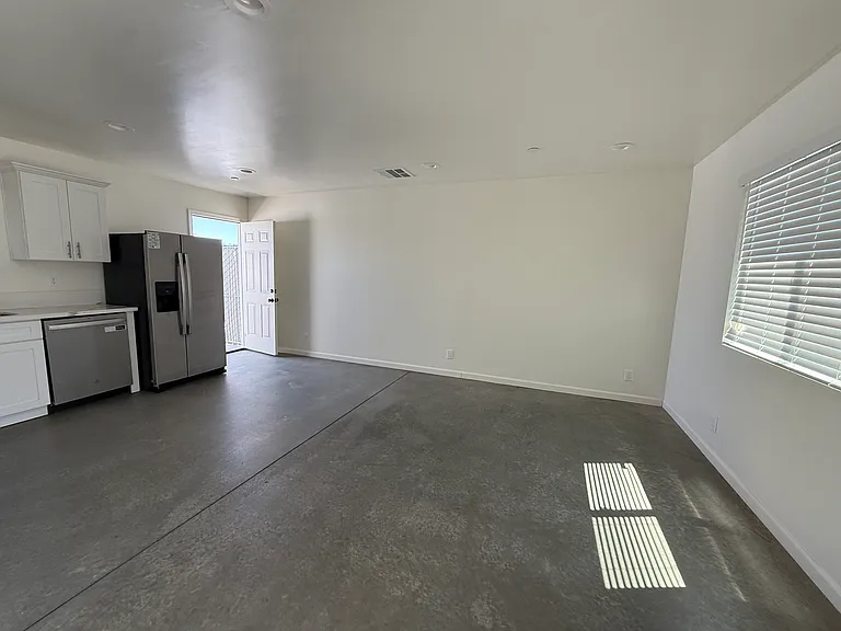 328 W Robertson Ave #A — Photo 1