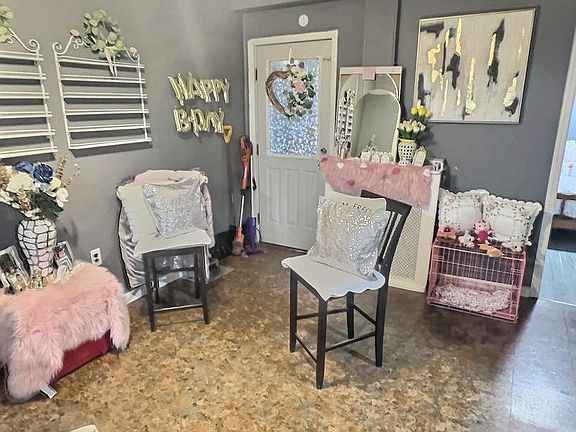 3rd image of 725 Pear St