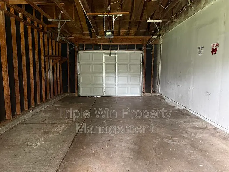 714 Undercliff Dr — Photo 26