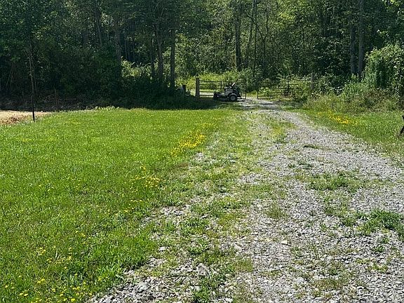 2nd image of 104 Midway Loop