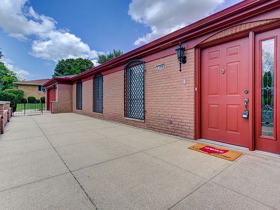 5th image of 2394 Banyon Dr