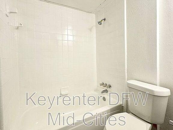 4th image of 1114 Holly St