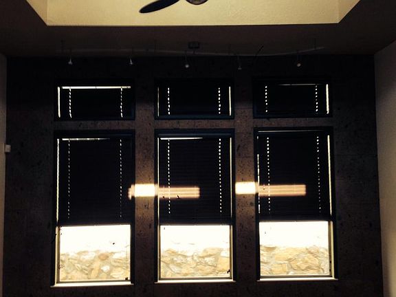 High ceilings/ windows cantera wall decoration