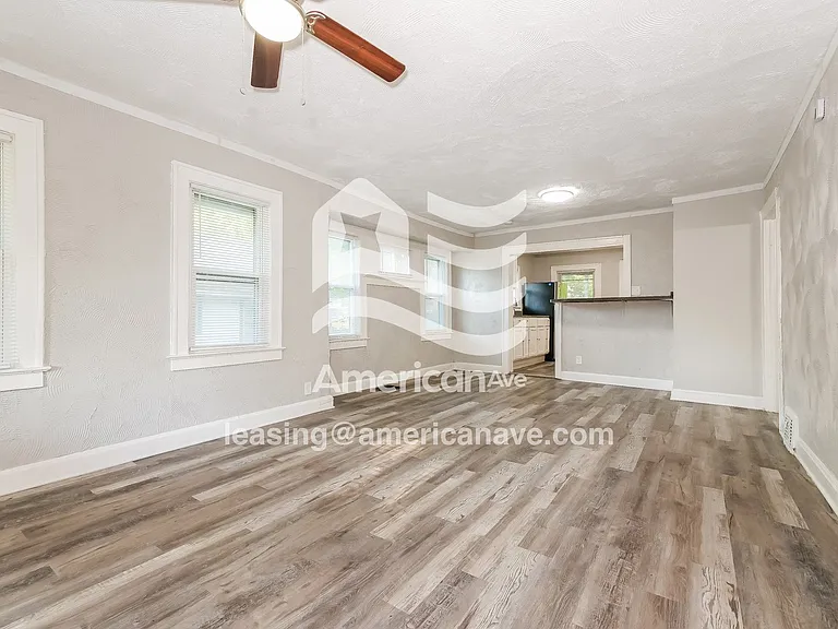 1453888_004_living_room_13995366.jpg