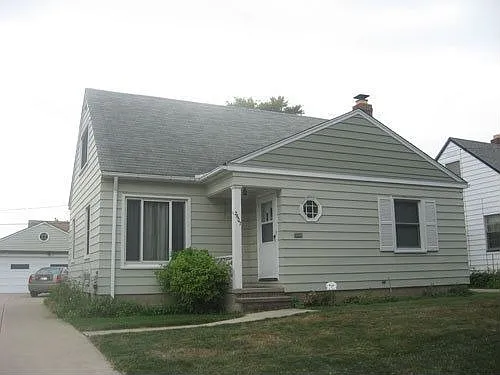 2607 Silverdale Ave photo 1