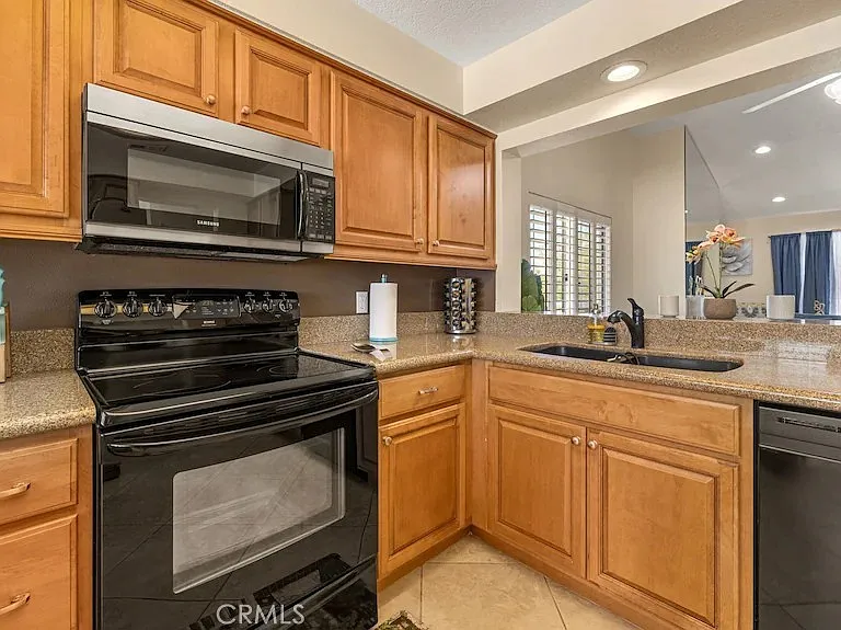 344 Vista Royale Dr — Photo 9