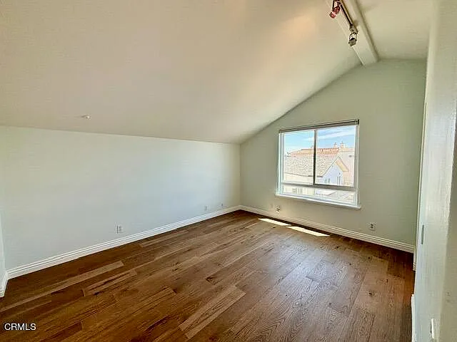 108 Los Feliz St — Photo 28