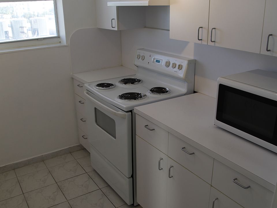 2nd image of 2000 Biarritz Dr APT 505