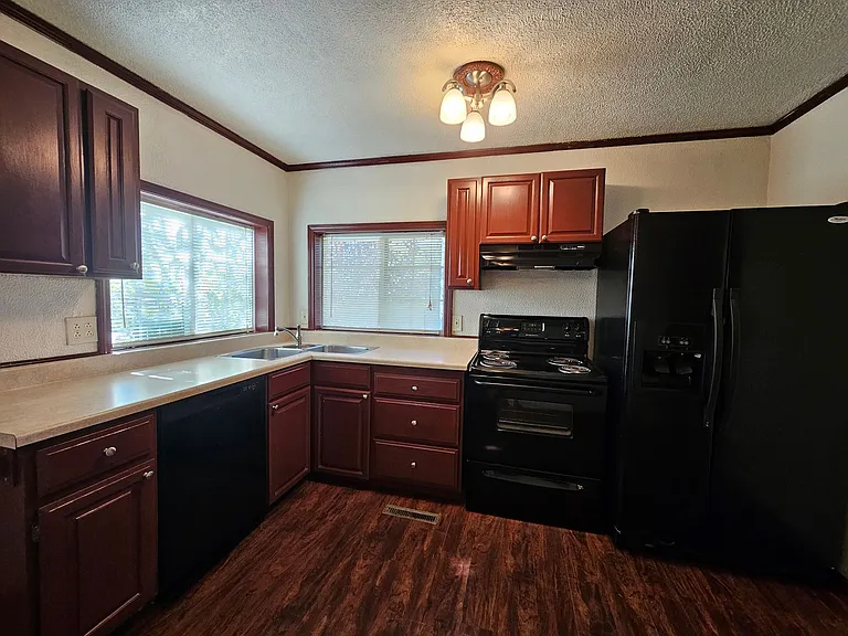 4800 Old Mullan Rd — Photo 2
