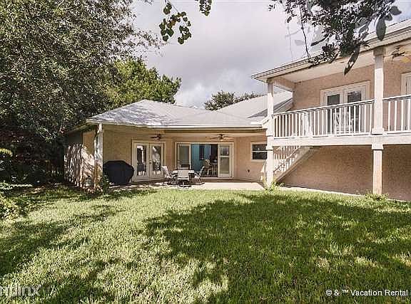Enjoy the lush backyard and balcony of Sweet Symphony!