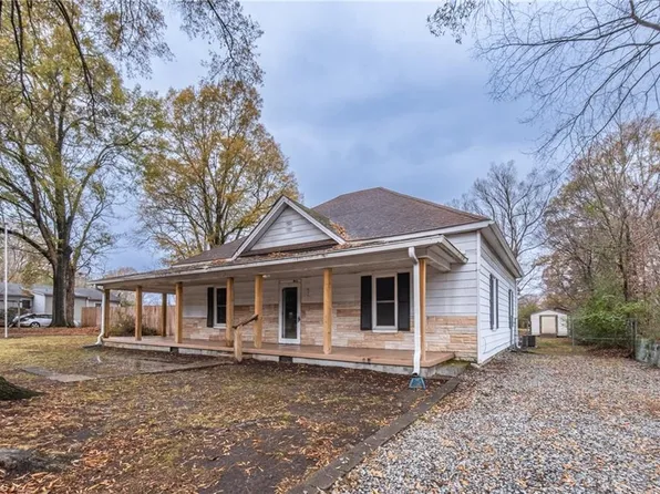 612 Cable St, Thomasville, NC 27360