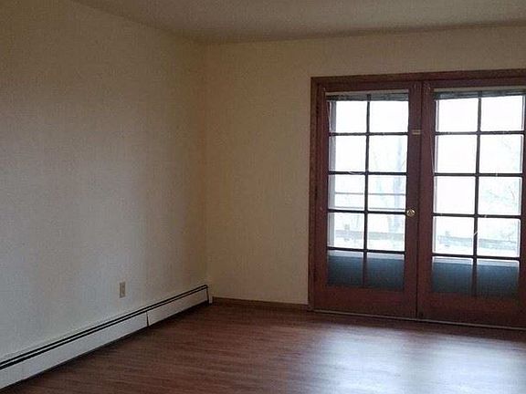 2nd image of 509 Mulberry Dr E #6