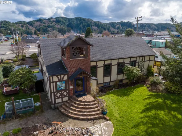 174 N 20th St, Reedsport, OR 97467