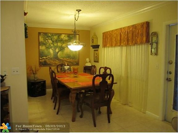 5th image of 4031 Oakridge Dr #D