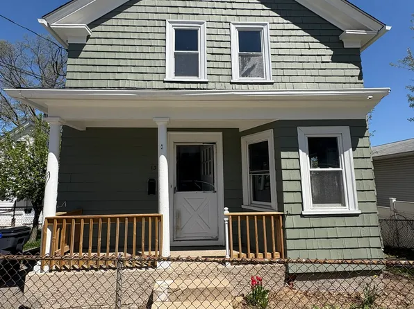 13 Clyde St, Providence, RI 02908