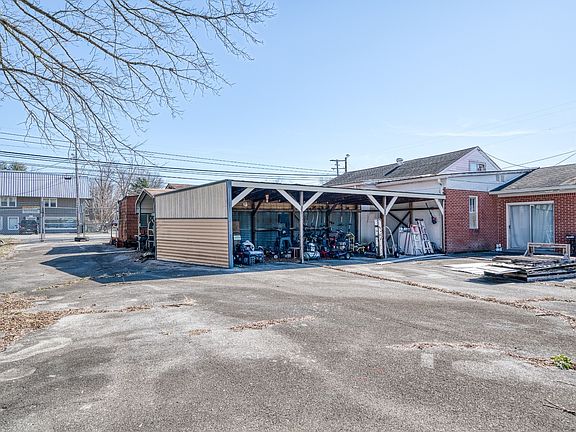 3rd image of 249 N Spring St