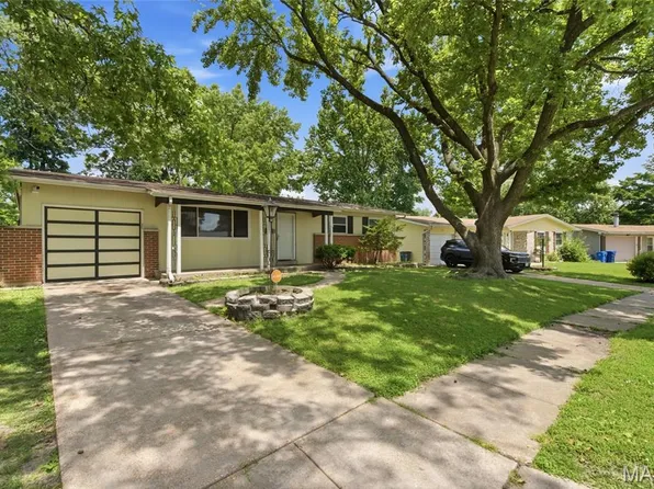 1395 Redbird Dr, Florissant, MO 63031