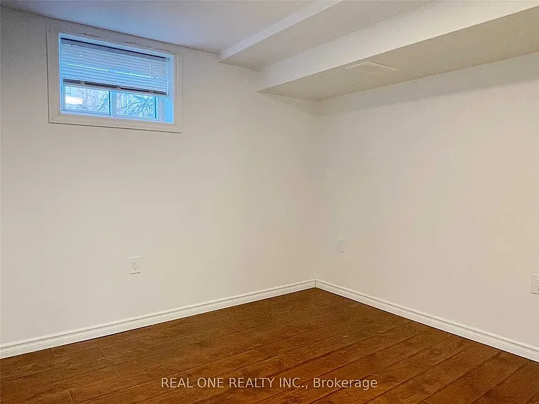 36 Victor Blvd #BASEMENT — Photo 11