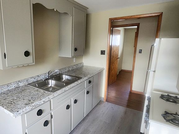 Clean Kitchen includes gas stove and refrigerator