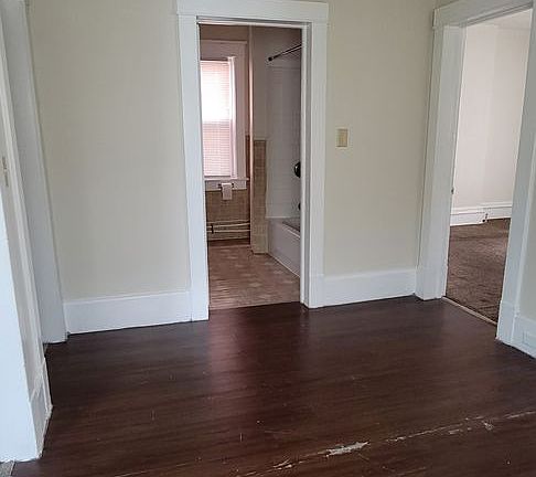 3rd image of 109 Polk St APT 3