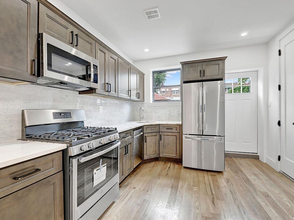 1st image of 3252 Fenton Avenue