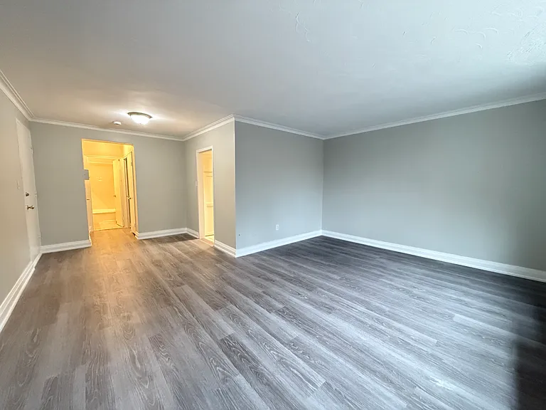 1299 Bayview Ave #B — Photo 2