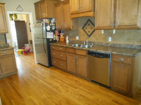 4th image of 322 Taylor Cir