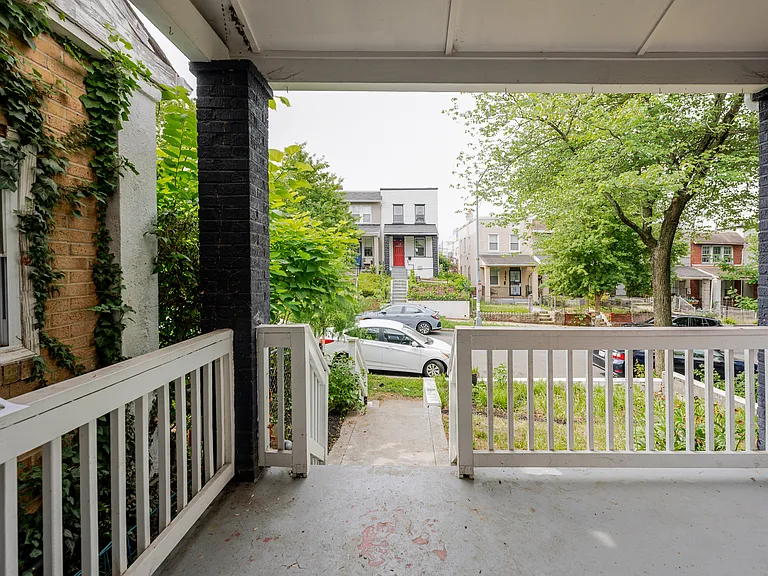 1742 L St NE — Photo 30