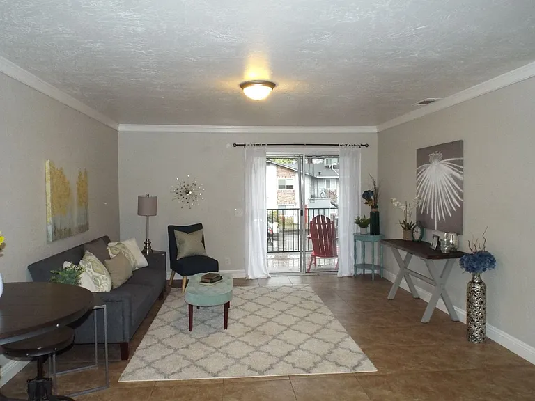0605 - 303 Hickory St — Photo 7