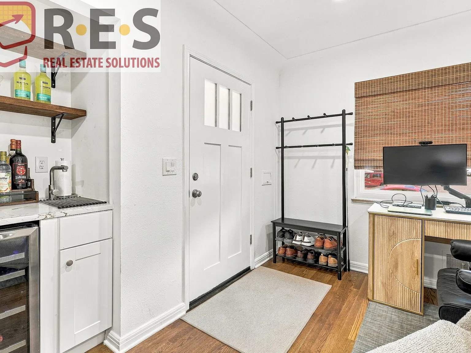 3 bed, 947 sqft, $2,195 — Photo 3