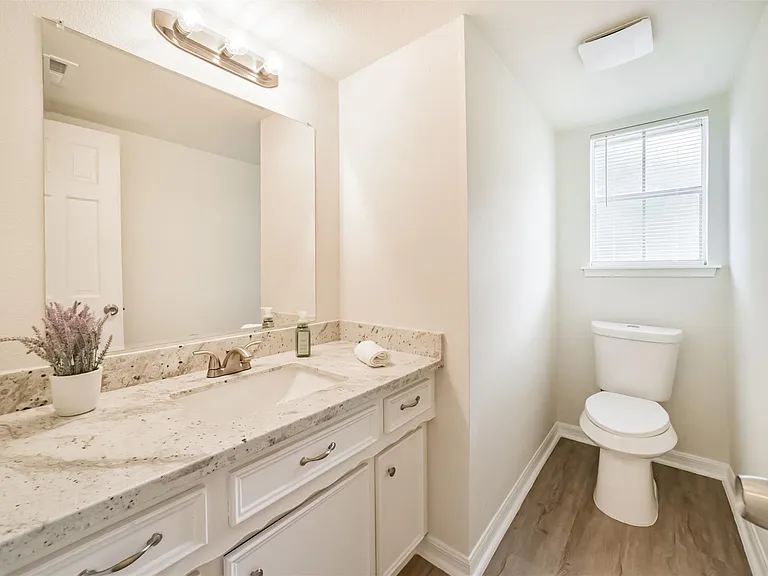 1011 Baltic Ln — Photo 30