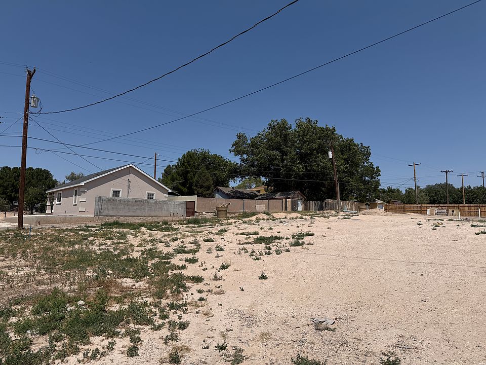 2nd image of 203 W 12th St