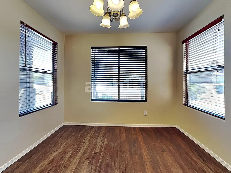 7202 S 45th Ave — Photo 4