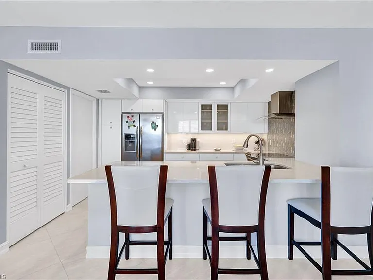 3215 Gulf Shore Blvd N #704N — Photo 9