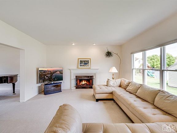 5th image of 22 Eleanor Dr