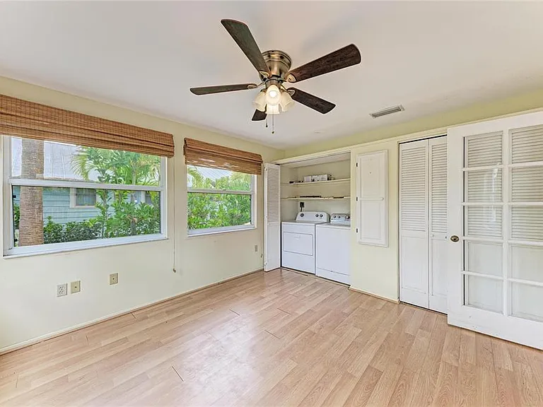 1827 Alta Vista St — Photo 33