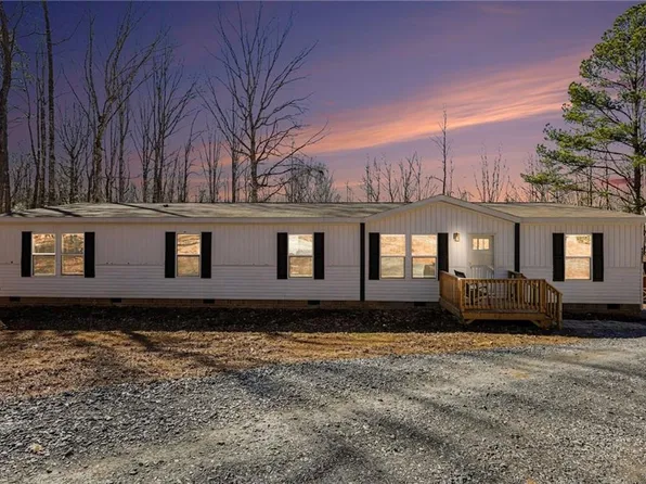 1385 Foxburrow Rd, Asheboro, NC 27205