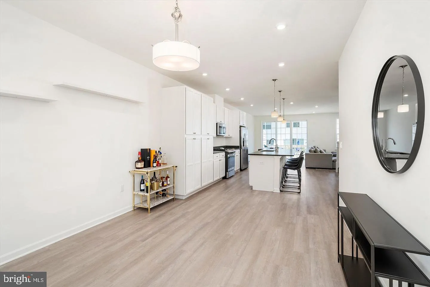 3 bed, 2.5 bath, 2152 sqft, $4,500 — Photo 2