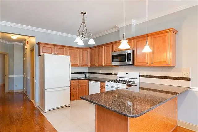 21 Saint Pauls Ave #1 — Photo 3