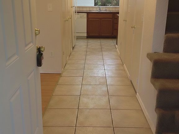 2nd image of 2423 Poplar St SE