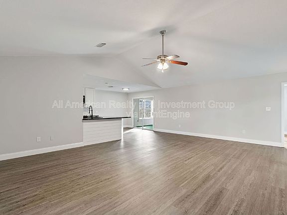 4th image of 444 Bridgewater Ct